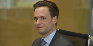 La star de « Suits », Patrick J. Adams, a quitté la série à cause de sa lutte contre l’alcool