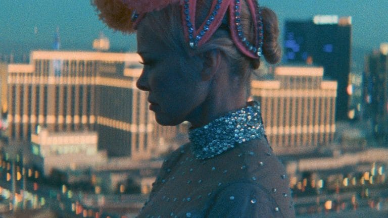 Critique de « The Last Showgirl » : Pamela Anderson brille dans un drame d’art et d’essai graveleux