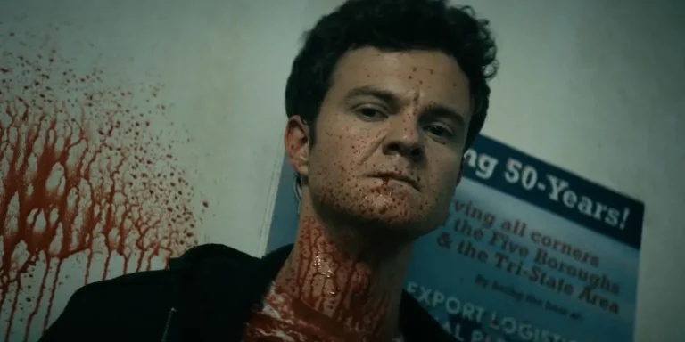 Jack Quaid, la star de « The Boys », révèle que Hughie est couvert de sang sur une photo de BTS
