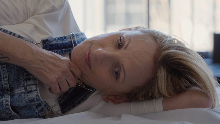 Critique de « Marlee Matlin : Not Alone Anymore » : Un documentaire intime sur une vie pionnière