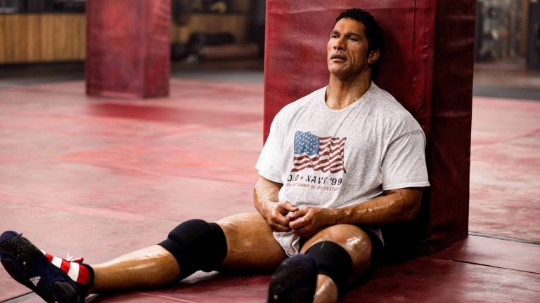 Critique de « The Smashing Machine » : The Rock se soumet à un biopic standard