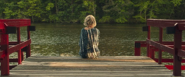 Critique de 'Bone Lake' : thérapie de couple, carnage et baignade maigre