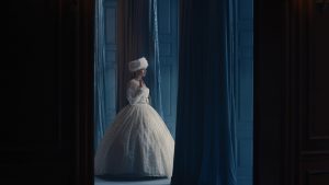 Critique : « Les Hauts de Hurlevent » ramène Emerald Fennell au rang de « jeune femme prometteuse »