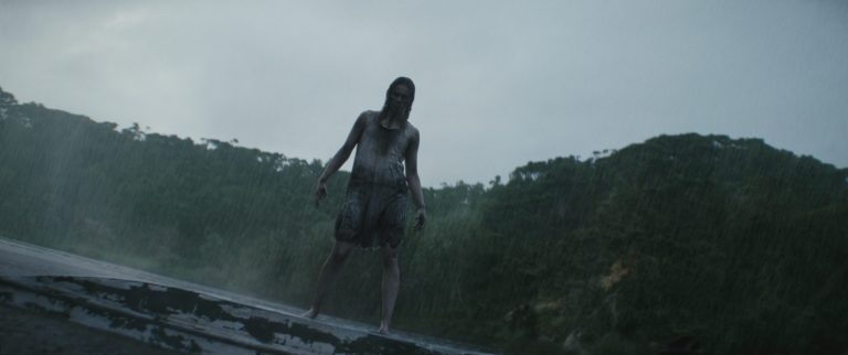 Critique de 'Evil Dead Burn' : une affaire de famille sanglante